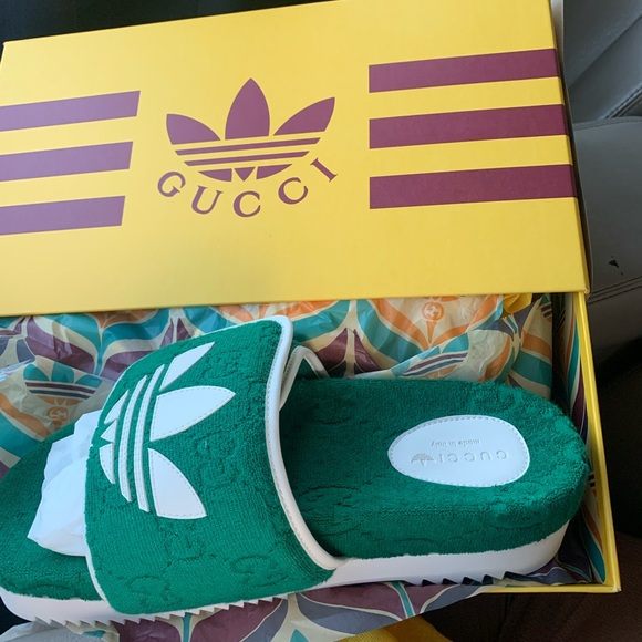 Brand new adidas cloth slides in green and white - Picture 3 of 5